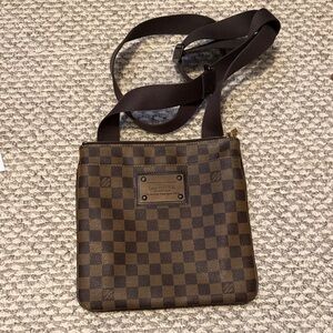 No brand messenger bag